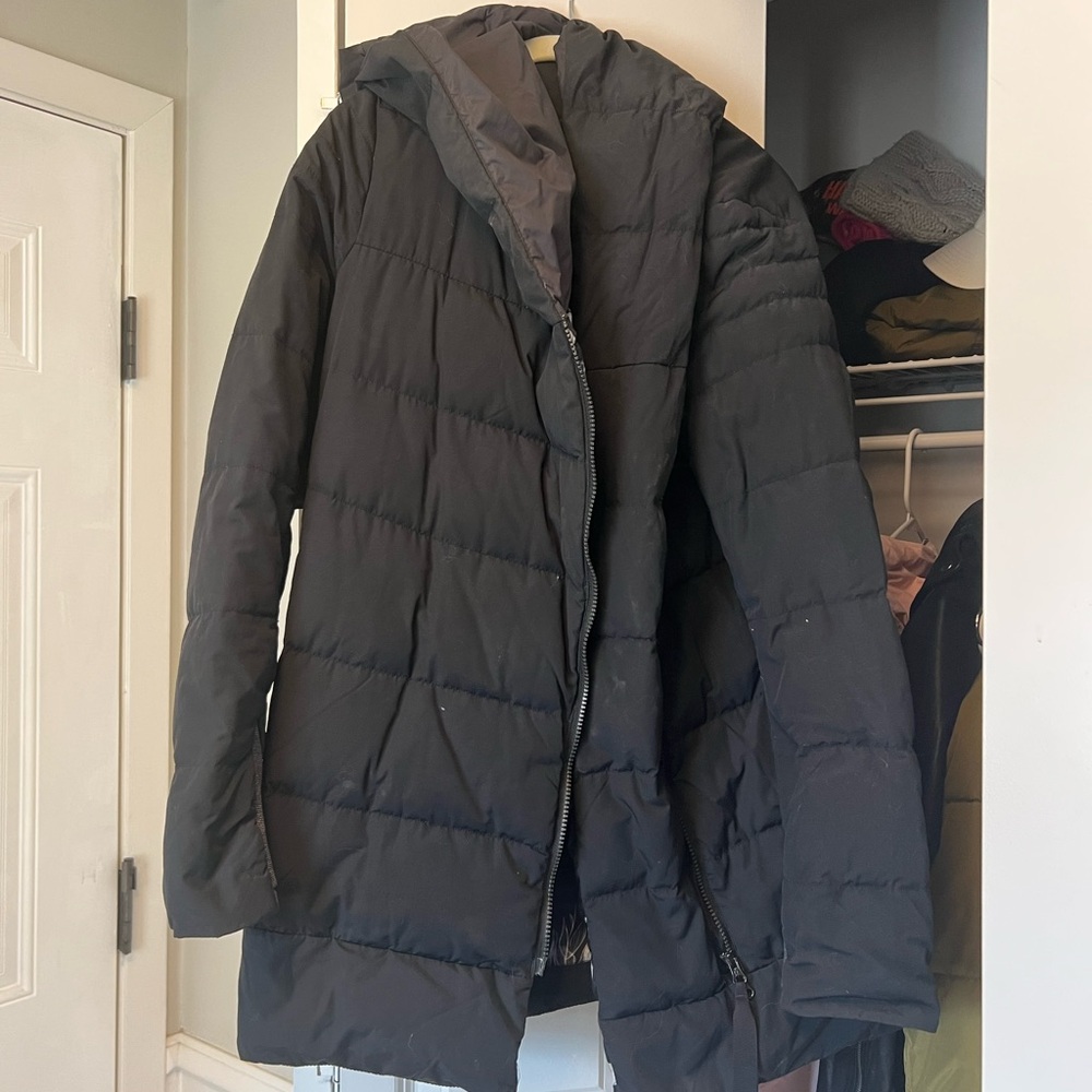 Lululemon Women's Black Puffer Jacket